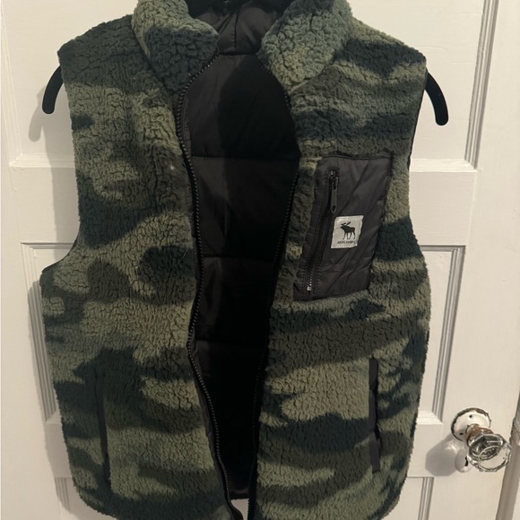 NWOT! Abercrombie kids camouflage reversible vest! - Picture 2 of 4